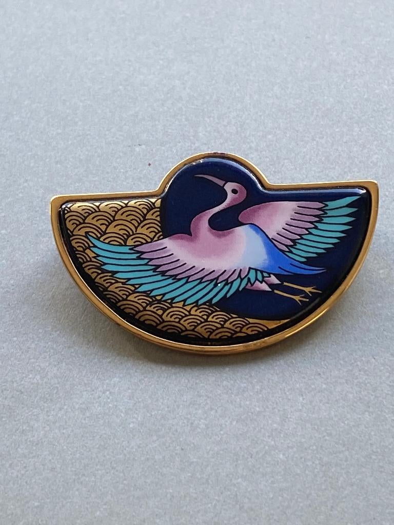 "Michaela Frey" broche, verguld emaille, Sieraden, Tassen en Uiterlijk, Broches, Gebruikt, Overige materialen, Overige kleuren