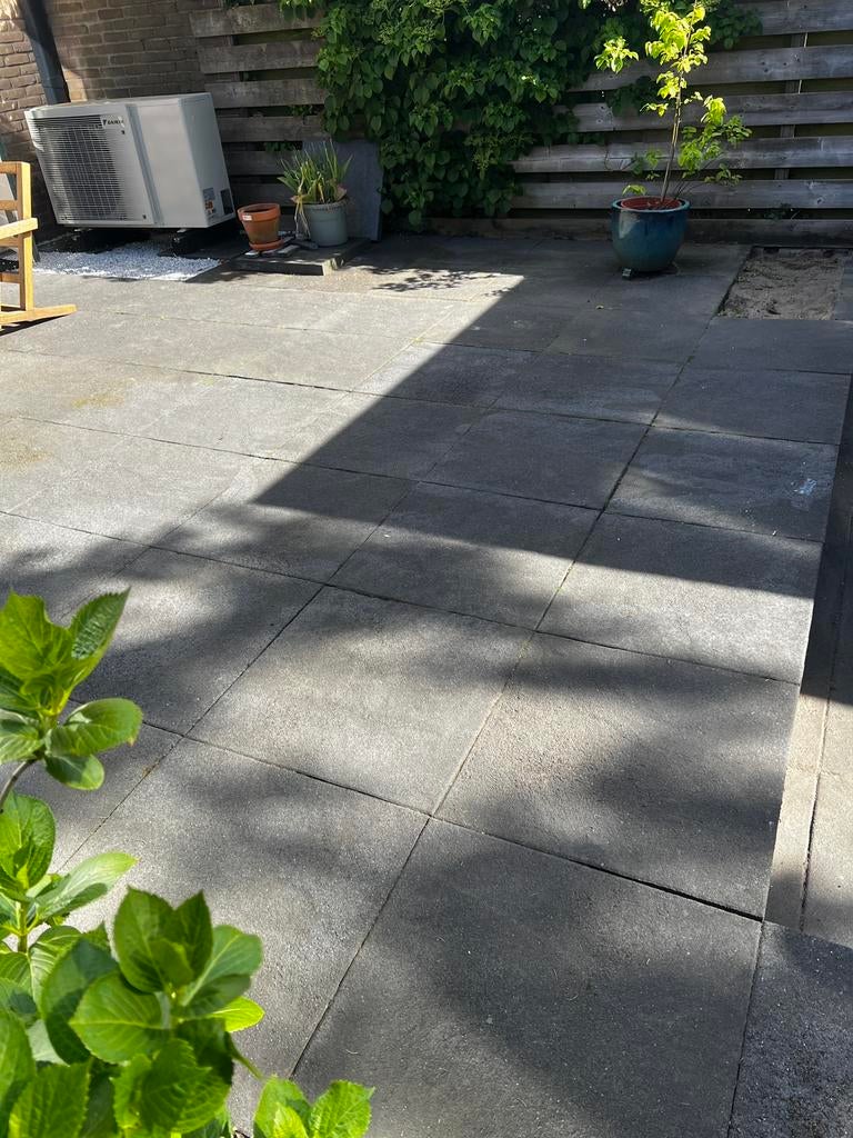 Gratis 14,5m2 betontegels (40 stuks), Ophalen, Gebruikt, Beton, Terrastegels