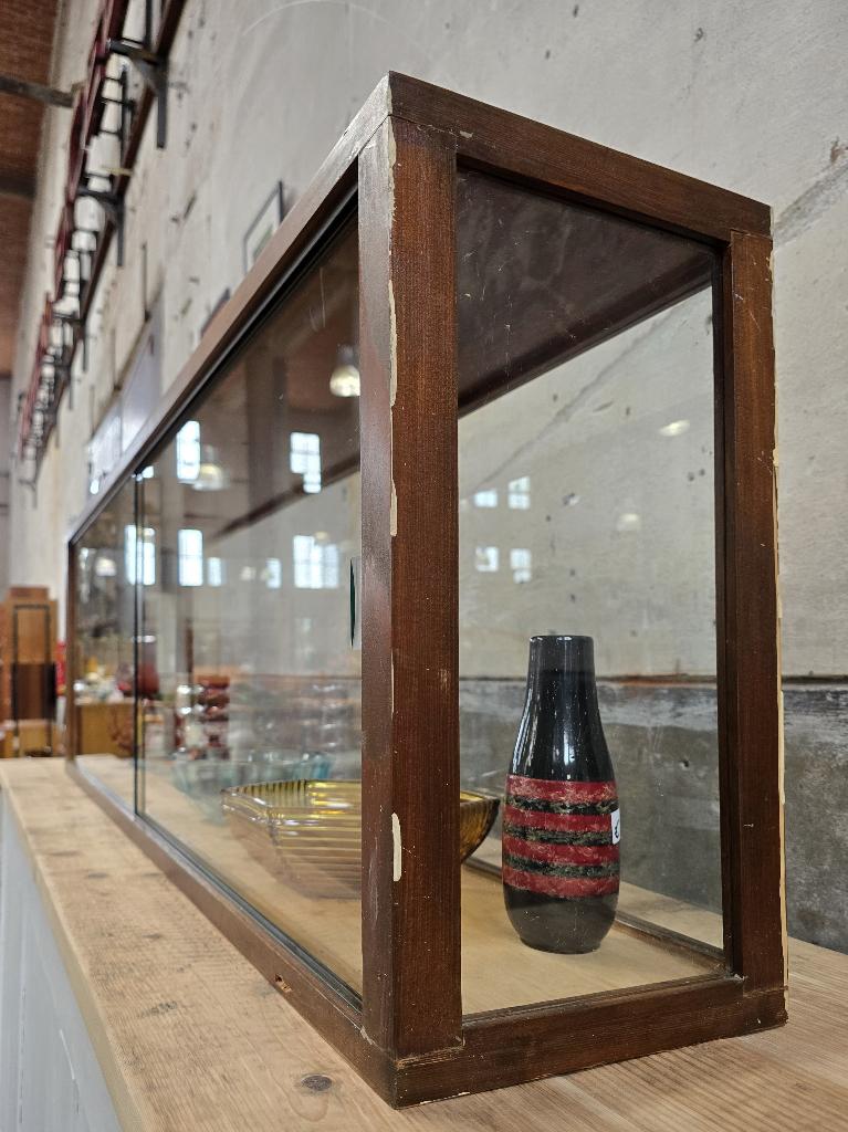 Lage Duitse Toonbank Vitrine | Vintage Winkel Vitrine Kast, Gebruikt, 100 tot 150 cm, Vintage Antiek Landelijk, Minder dan 25 cm