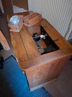 Oude Singer naaimachine in eiken kast, Ophalen