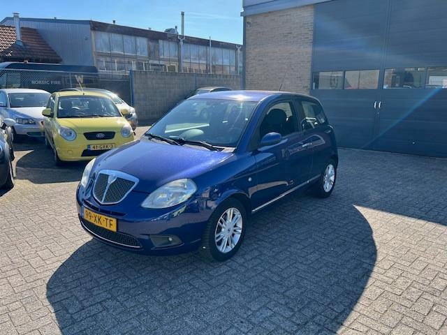 Lancia Ypsilon 1.4 Oro//Prima auto//Apk 03-2027, Auto's, Lancia, Voorwielaandrijving, Stof, Gebruikt, 4 cilinders