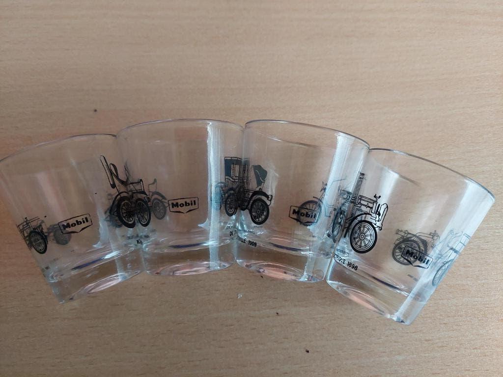 4 retro "Mobil" borrelglaasjes uit jaren 60, Verzamelen, Glas en Borrelglaasjes, Ophalen, Zo goed als nieuw, Borrel- of Shotglas