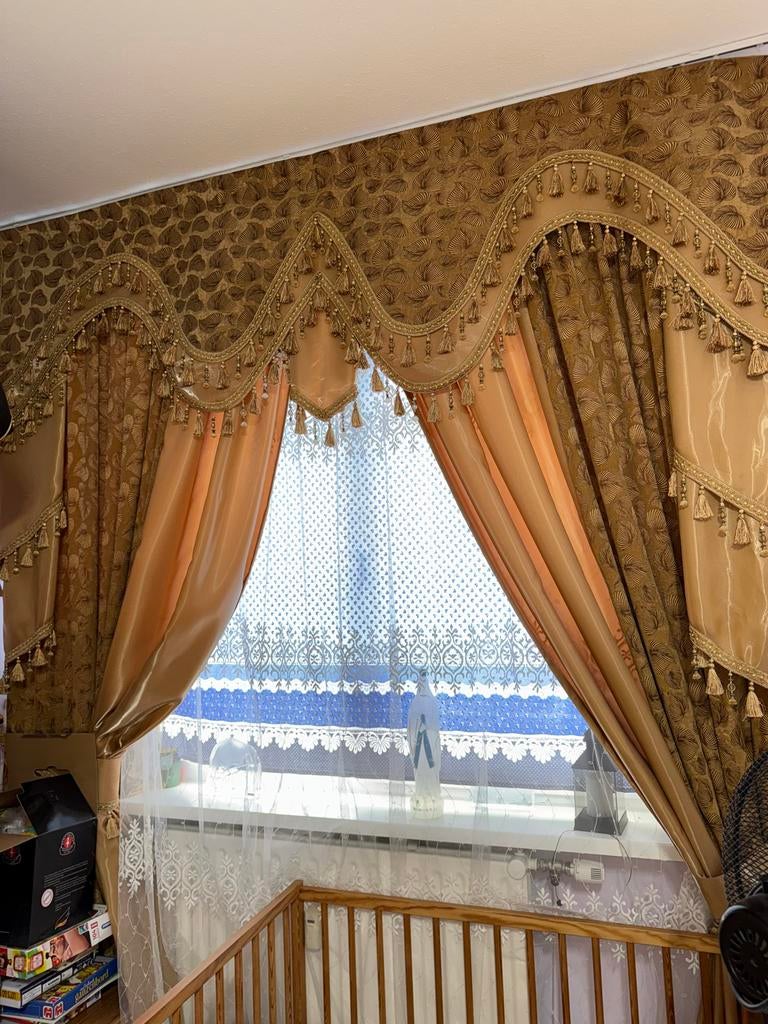Luxe Gordijnen Set Goudkleurig met Kwastjes en Patroon, Huis en Inrichting, Ophalen of Verzenden, Zo goed als nieuw, Bruin, 200 cm of meer