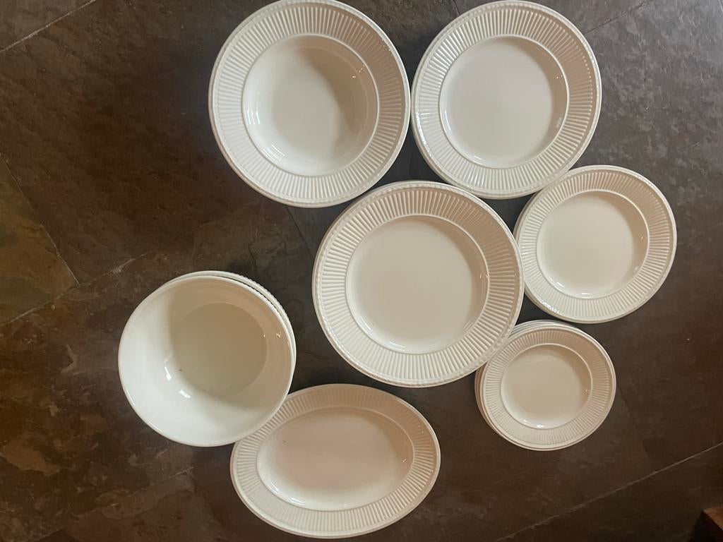 Wedgwood Edme servies crème kleurig, Huis en Inrichting, Keuken | Servies, Ophalen of Verzenden, Zo goed als nieuw, Wedgwood, Porselein