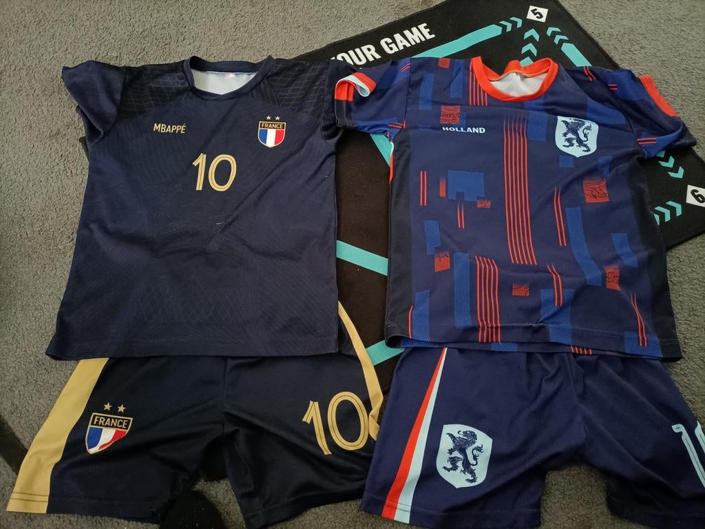 Voetbaltenues Frankrijk (Mbappe) en Nederland (Memphis), Maat XS of kleiner, Ophalen of Verzenden, Zo goed als nieuw, Set