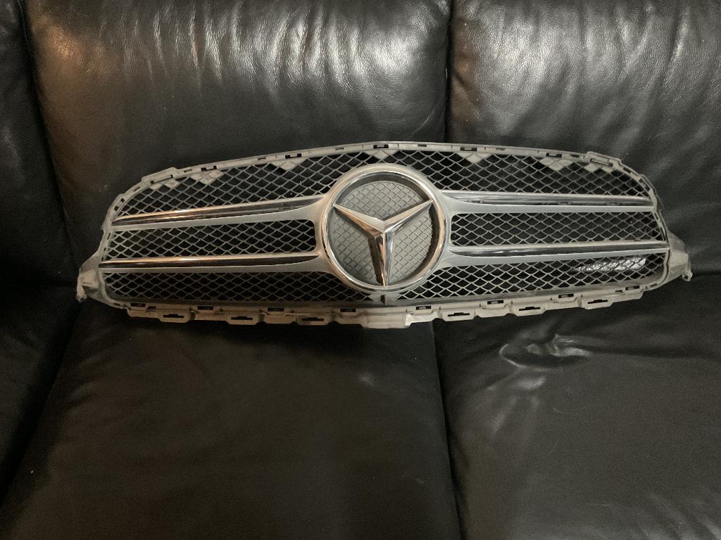 Grill Mercedes w205, Auto-onderdelen, Carrosserie en Plaatwerk, Ophalen, Gebruikt, Voor, Mercedes-Benz
