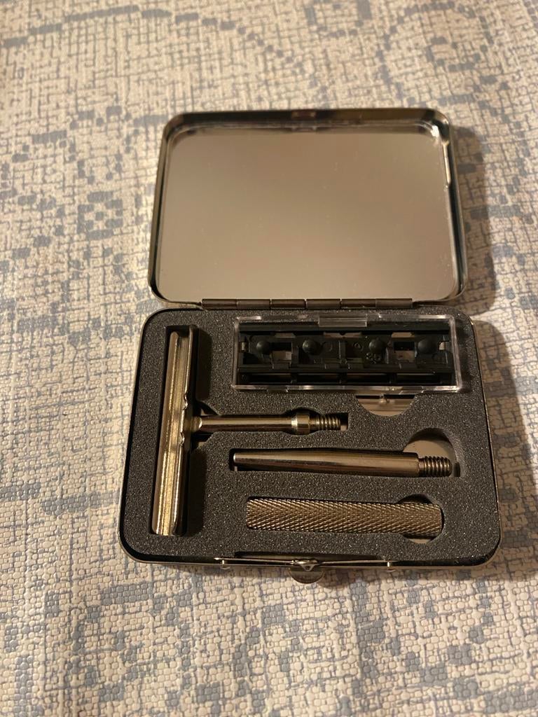 Compacte Reis Scheermes Set in Metalen Doosje, Ophalen of Verzenden, Nieuw, Overige typen