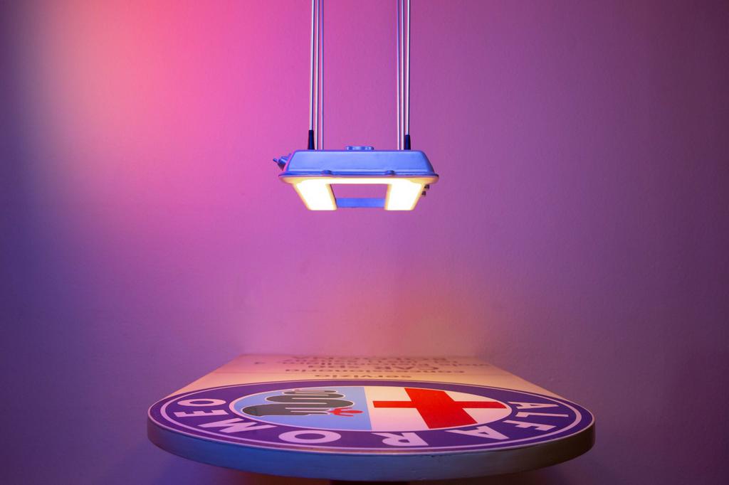 Alfa Romeo, lamp, Nordblok, LED lamp, kleppendeksel, Ophalen, Zo goed als nieuw, Metaal, 75 cm of meer