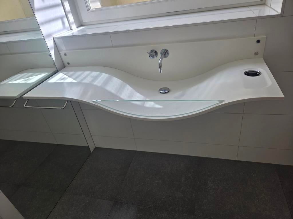Unieke design wastafel met glazen plankje, Ophalen of Verzenden, Gebruikt, Glas, Wastafel