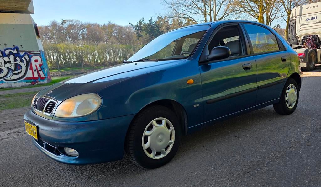 Daewoo Lanos 1.5 SX - Automaat - APK 19-04-2027 - Airco, Auto's, Daewoo, 86 pk, 4 cilinders, Blauw, Bedrijf