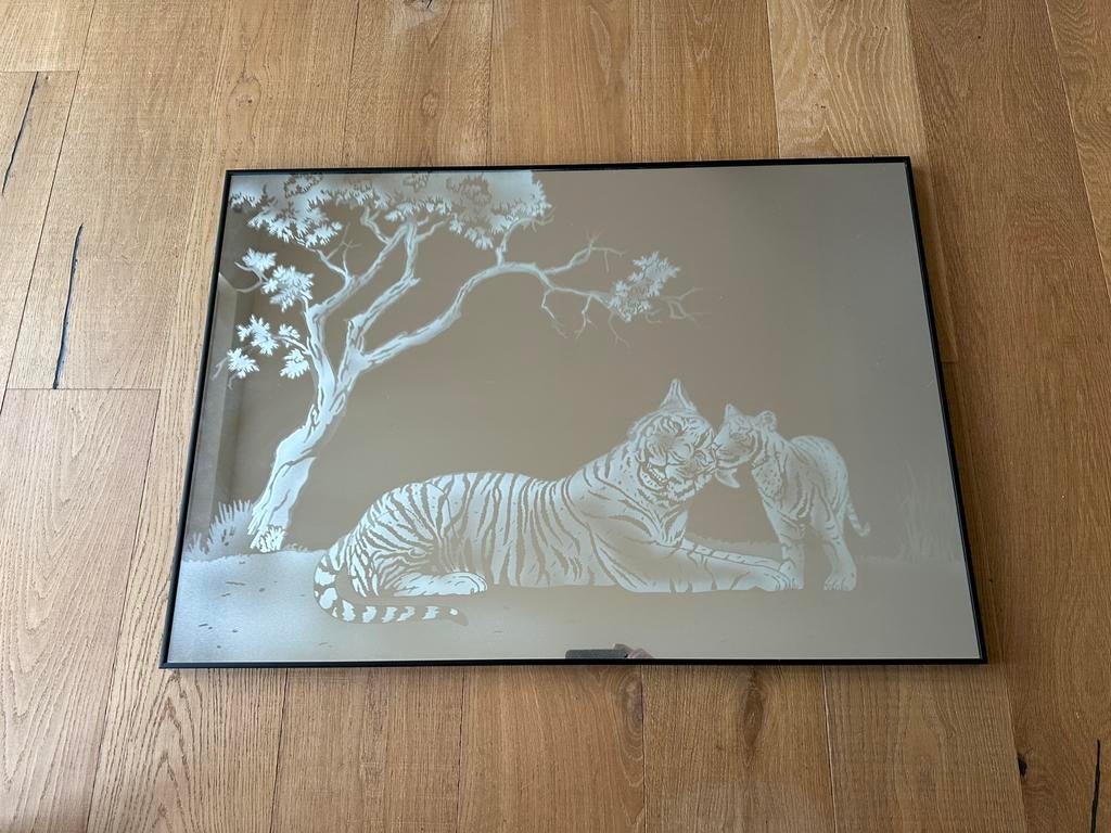 Spiegel 100x70 met leeuw gegraveerd, Huis en Inrichting, Woonaccessoires | Spiegels, Ophalen of Verzenden, Zo goed als nieuw, 100 tot 125 cm