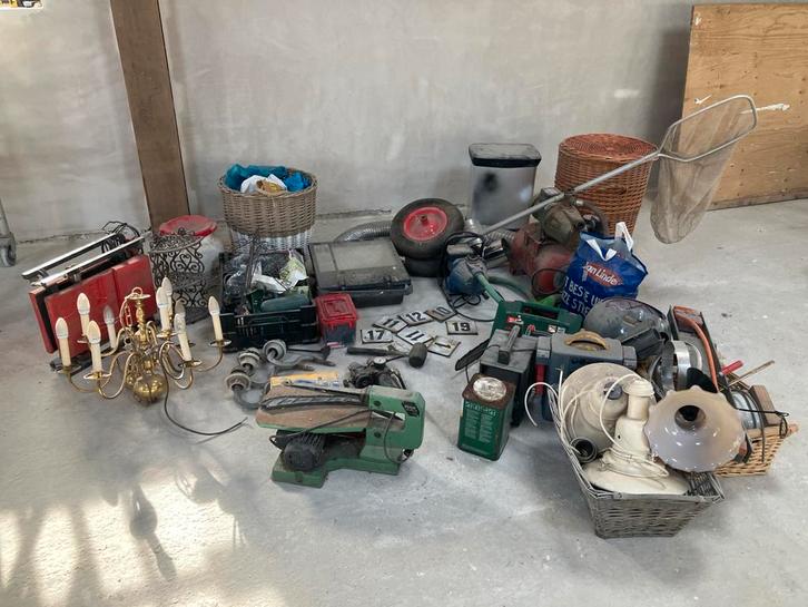 Diverse verzameling: van kroonluchter tot gereedschap, Antiek en Kunst, Antiek | Overige Antiek, Ophalen