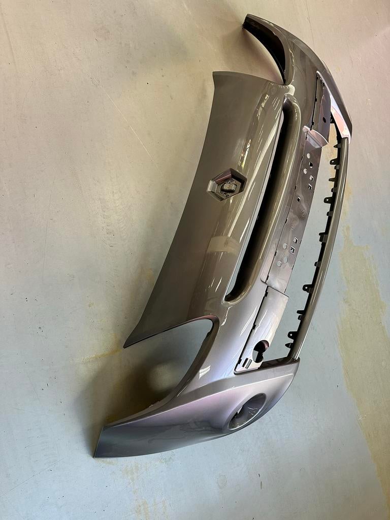 Renault Clio 4 Bumper Voor - Grijs (Gebruikt), Auto-onderdelen, Ophalen, Nieuw, Bumper, Renault
