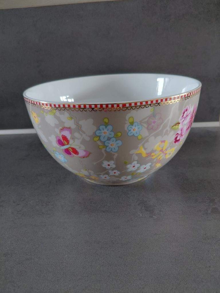 Pip servies grote schaal 18cm doorsnee, Ophalen, Porselein, Overige stijlen, Schaal of Schalen