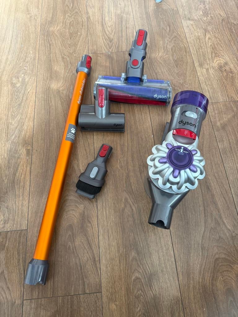 Gebruikte Dyson V8 stofzuiger, Witgoed en Apparatuur, Stofzuigers, Ophalen of Verzenden, Gebruikt, Reservoir, Stofzuiger