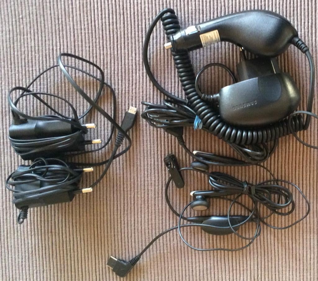Samsung / Nokia 220v en car-/opladers, handsfree, Telecommunicatie, Mobiele telefoons | Telefoon-opladers, Ophalen, Gebruikt, Nokia