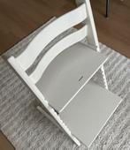 2x Stokke Tripp Trapp stoelen wit, Ophalen, Gebruikt, Meegroeistoel