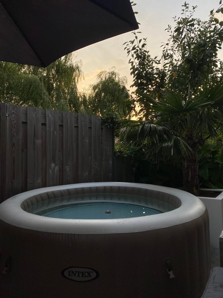 Intex jacuzzi / bubbelbad, Tuin en Terras, Bubbelbaden en Hottubs, Ophalen, Gebruikt, Filter, Opblaasbaar