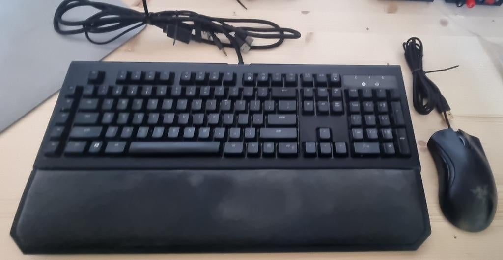 Razer Blackwidow V2 Toetsenbord + Deathadder Chroma Muis, Computers en Software, Muizen, Gebruikt, Muis, Rechtshandig, Bedraad