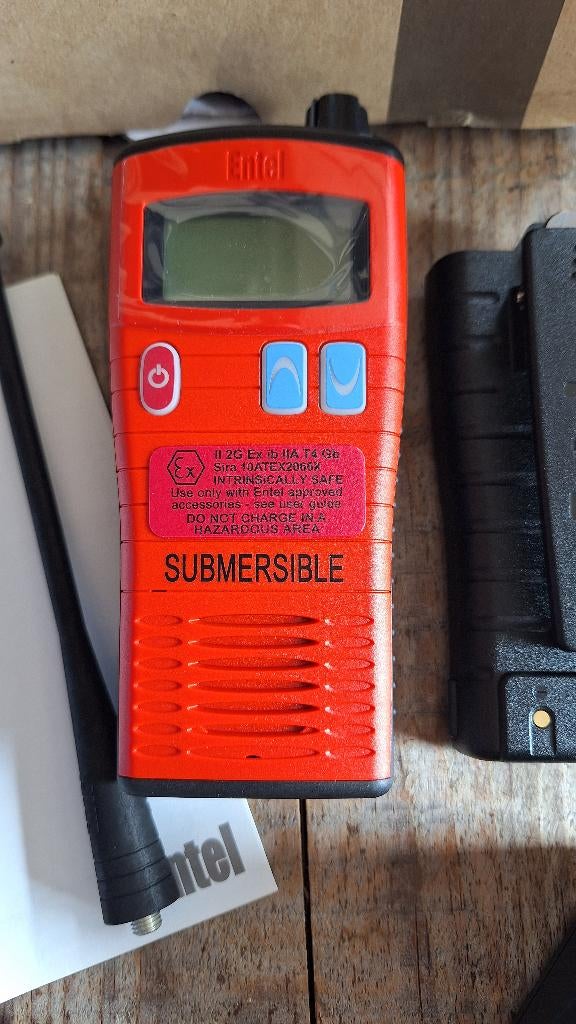 Entel HT883iiA portofoon radio Marine NIEUW, ., Nieuw, 15 km of meer, Ophalen of Verzenden