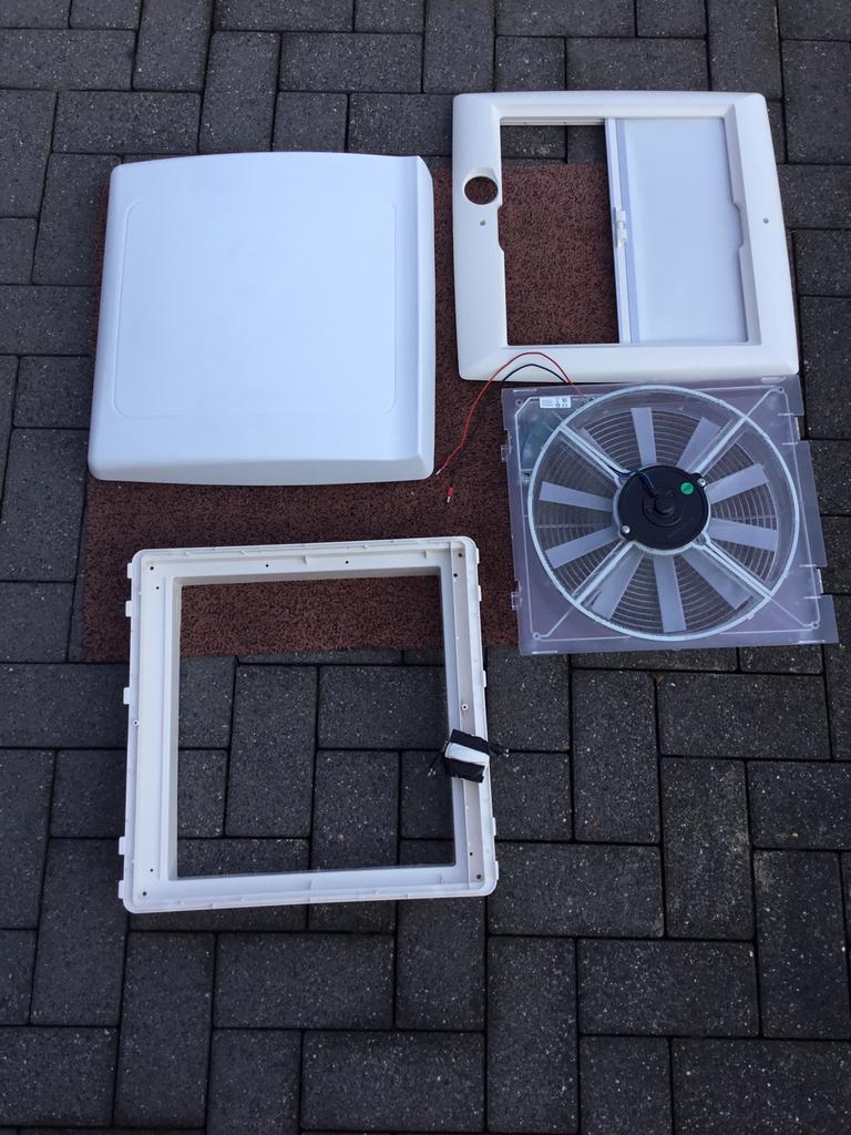 Elektrisch 12V Dakluik 40x40 ventilator in en uitblazen, Ophalen, Nieuw