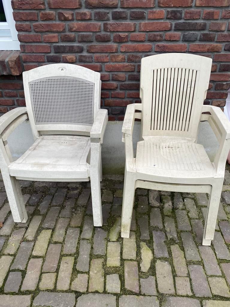 Gratis 4 plastic tuinstoel voor klussen bijvoorbeeld, Tuin en Terras, Tuinstoelen, Ophalen, Gebruikt, Plastic