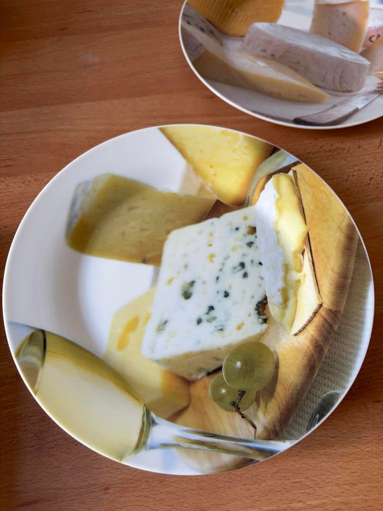 4 Kaasbordjes met diverse kaasafbeeldingen, Ophalen, Gebruikt, Keramiek, Bord(en)