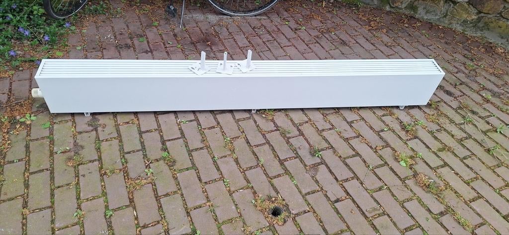 Lange radiator met thermostaatkraan, Ophalen, Gebruikt, Minder dan 30 cm, Radiator