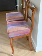 Twee antieke stoelen met gestreepte bekleding, Ophalen