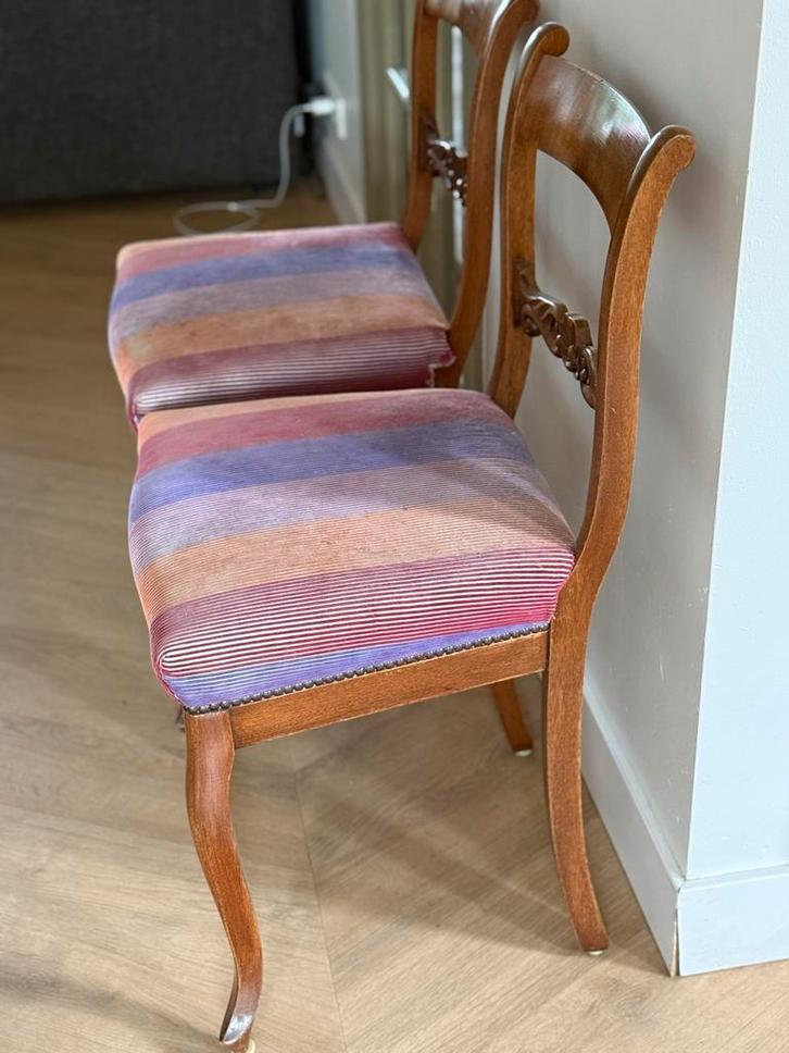 Twee antieke stoelen met gestreepte bekleding, Antiek en Kunst, Antiek | Meubels | Stoelen en Banken, Ophalen