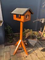 Houten Vogelvoederhuisje op Paal - Klassiek Design, Tuin en Terras, Vogelhuisjes en Vogelbaden, Ophalen, Nieuw