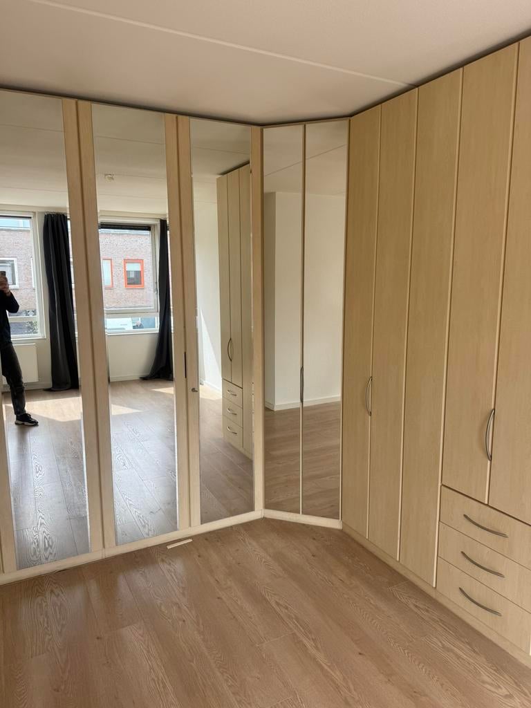 Nolte  (kleding) hoekkast 3.45 X 2.20 cm GRATIS, Huis en Inrichting, Kasten | Kledingkasten, Gebruikt, 200 cm of meer, 50 tot 100 cm