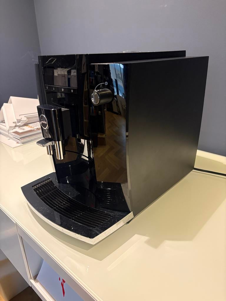 Jura E4 koffiemachine, Afneembaar waterreservoir, Koffiemachine, Zo goed als nieuw, Koffiebonen