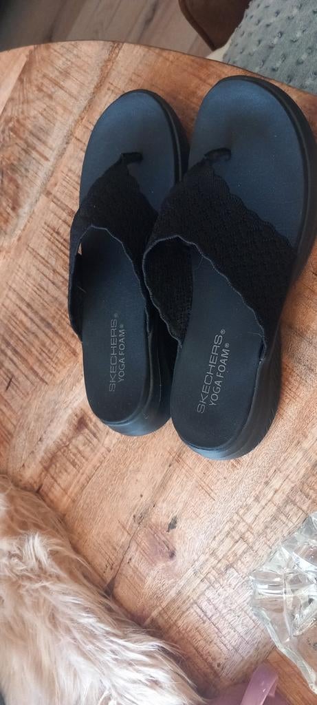 Skechers slippers nieuw, maat 41-42, Kleding | Dames, Skechers, Zwart, Nieuw, Ophalen
