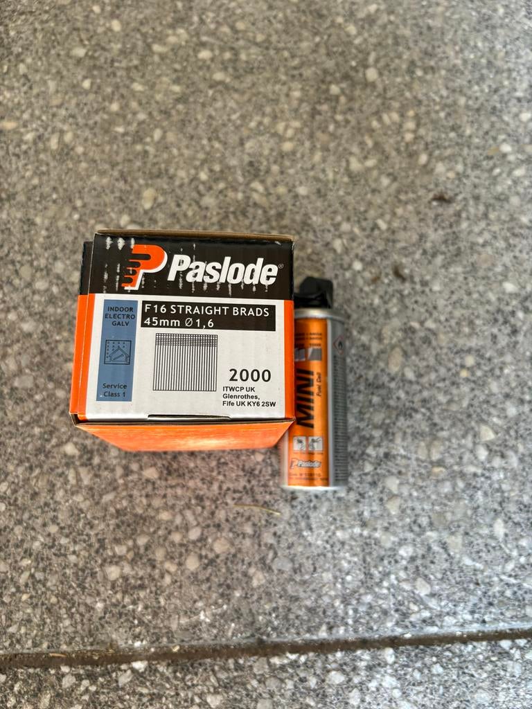 Paslode F16 Straight Brads 45mm en gaspatroon, Ophalen of Verzenden, Nieuw, Minder dan 50 mm, Spijkers