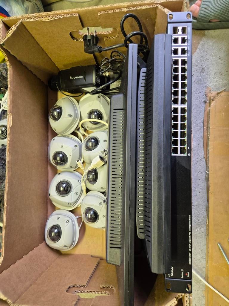 Cisco 24-poorts netwerk switch, Ophalen of Verzenden, Gebruikt