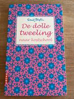 De dolle tweeling naar kostschool - Enid Blyton, Ophalen of Verzenden, Zo goed als nieuw, Fictie