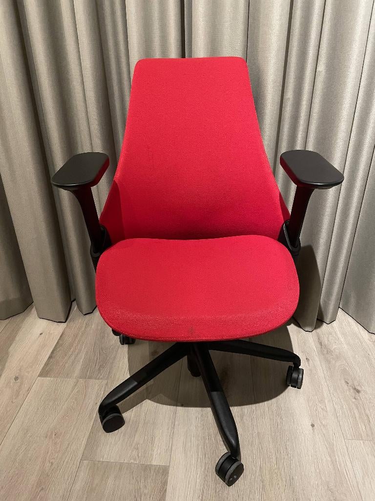 オフィスチェア ハーマンミラー・サイルチェア, Huis en Inrichting, Ophalen of Verzenden, Zo goed als nieuw, Bureaustoel, Rood