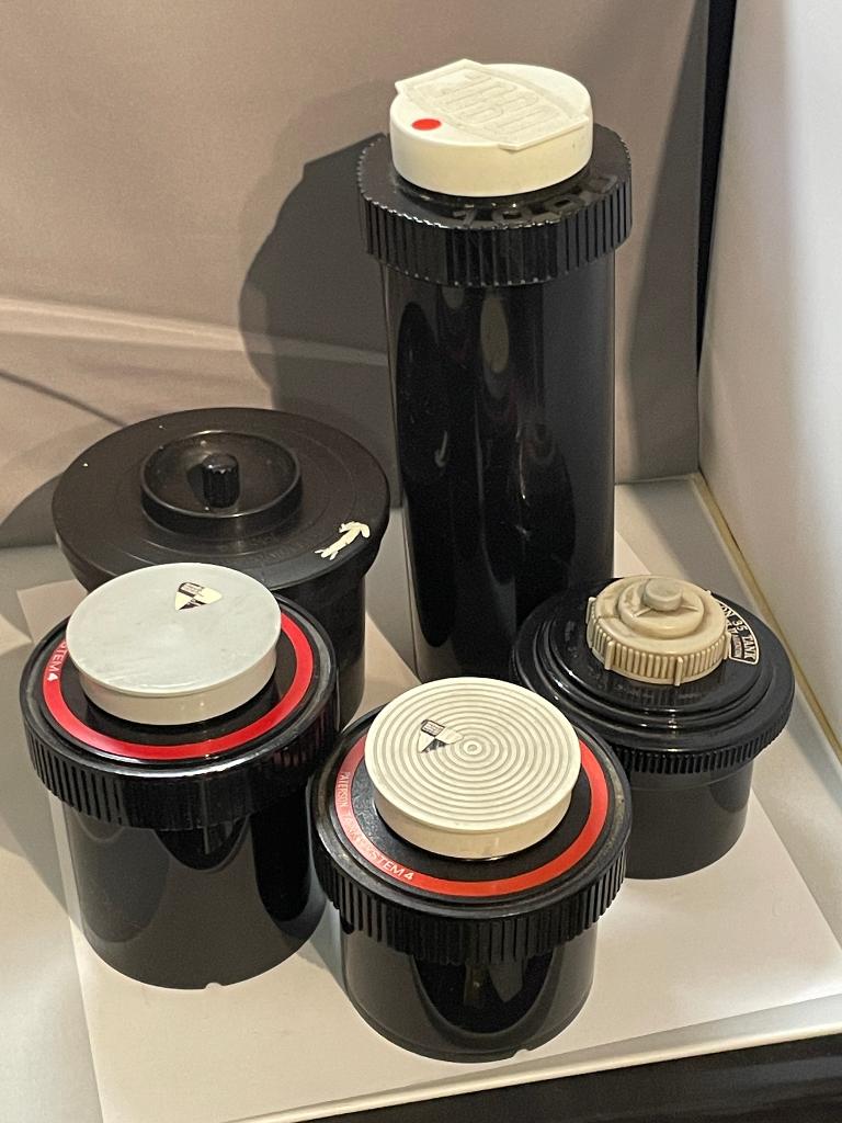 5x (of 13x?) Ontwikkeltankjes negatieven, instelbaar, Ophalen of Verzenden, Gebruikt, Doka-onderdelen