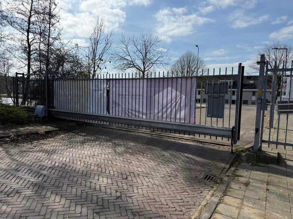 Groot elektrisch schuifhek - Heras - gegalvaniseerd, Ophalen, Met poort, Gebruikt, Heras