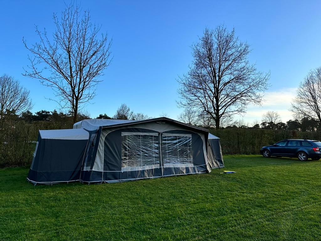 Caravan Knaud Sudwind 485 restyle met voortent 2x zijtent, Caravans en Kamperen, Caravans, Vast bed, Uitbouw voortent, 750 - 1000 kg