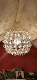 Ikea Maskros hanglamp - Witte bloem design, Huis en Inrichting, Lampen | Hanglampen, Ophalen, Gebruikt, Kunststof, 50 tot 75 cm