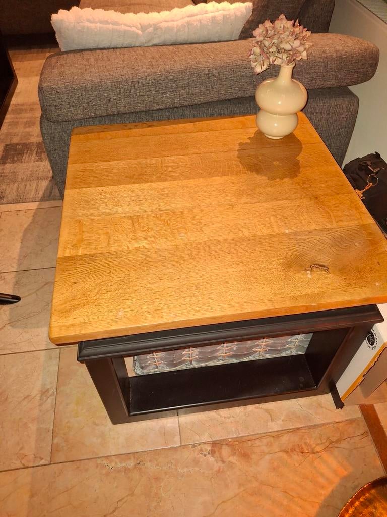 Gratis ophalen Stijlvolle houten bijzettafel eiken, Huis en Inrichting, Tafels | Bijzettafels, Ophalen, Minder dan 45 cm, Minder dan 55 cm