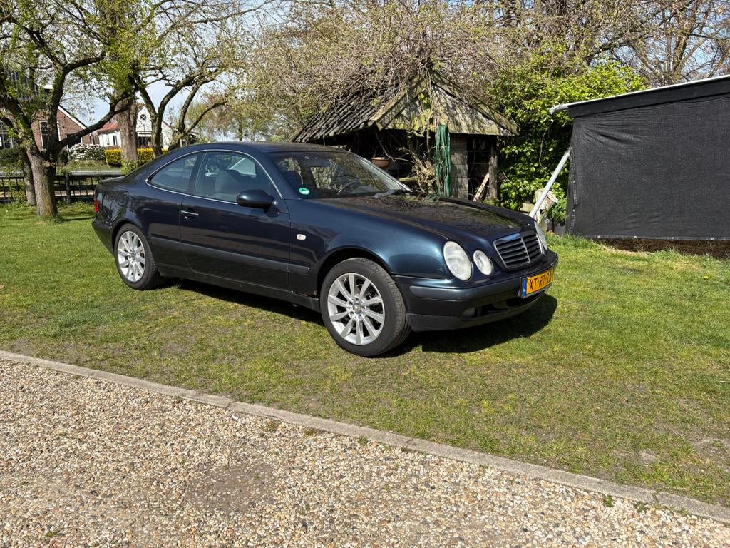 Mercedes-Benz CLK 2.0 Clk200 Coupe Sport AUT 1999 Zwart, Auto's, Automaat, 1998 cc, 4 cilinders, 4 stoelen