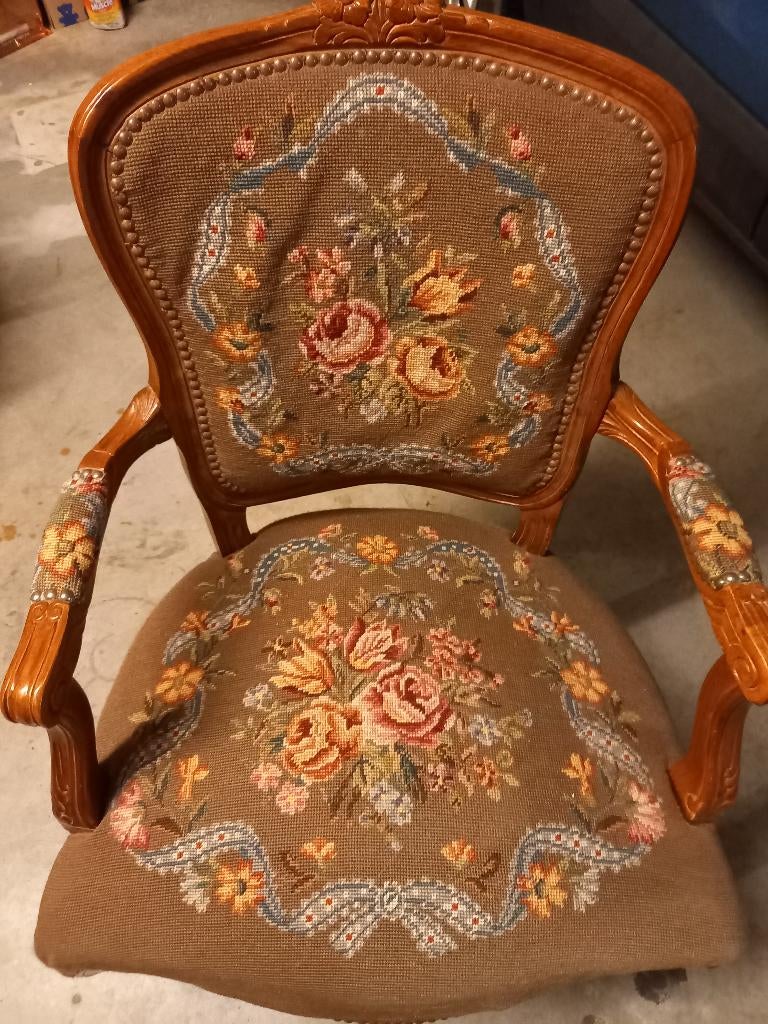 Prachtige Louie Seize dames fauteuil, stof nog heel., Ophalen