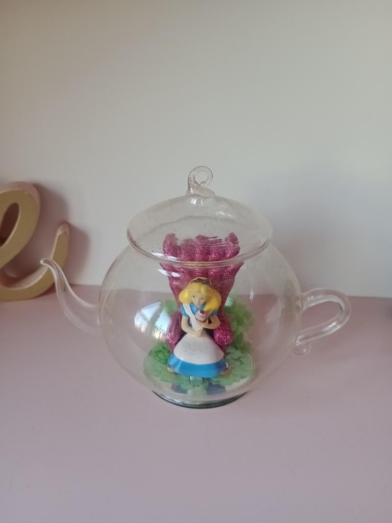 Disney kerst .theepot met Alice in Wonderland, Verzamelen, Disney, Ophalen of Verzenden