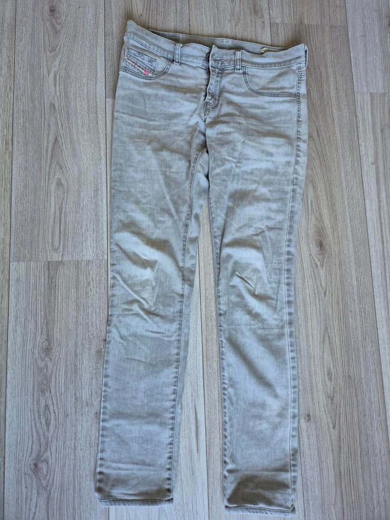 Diesel grijze low waist spijkerbroek 31 w, Kleding | Dames, Spijkerbroeken en Jeans, Ophalen of Verzenden, Zo goed als nieuw, Diesel