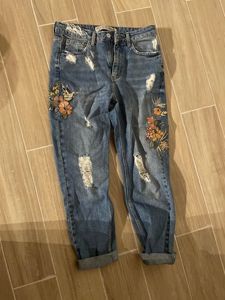 Spijkerbroek met bloemen, Ophalen of Verzenden, Zo goed als nieuw, Blauw, W30 - W32 (confectie 38/40)