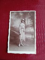 Foto dame met hoed, Ophalen of Verzenden, Voor 1940, Klederdracht