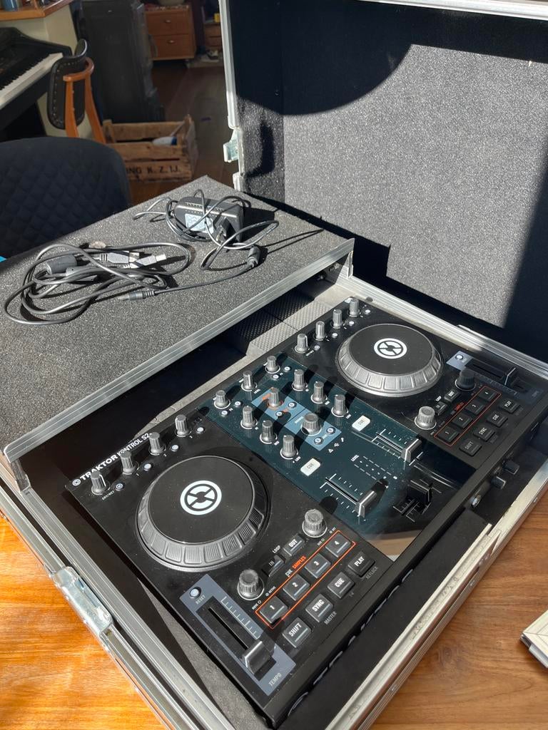 Traktor Kontrol S2 MK1 + flightcase - compleet, Muziek en Instrumenten, Dj-sets en Draaitafels, Ophalen of Verzenden, Gebruikt